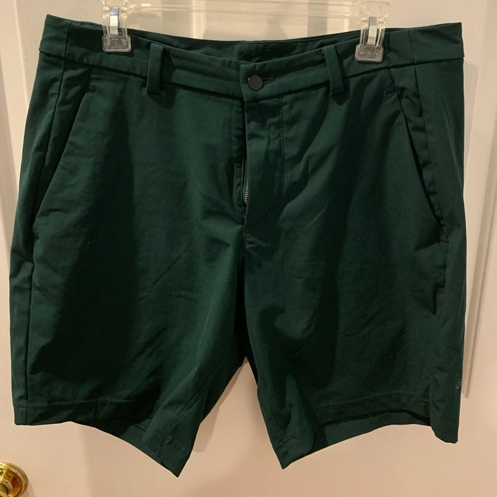 Very gently used forest green Lulu commission shorts 94% nylon 6% spandex. - Picture 1 of 3